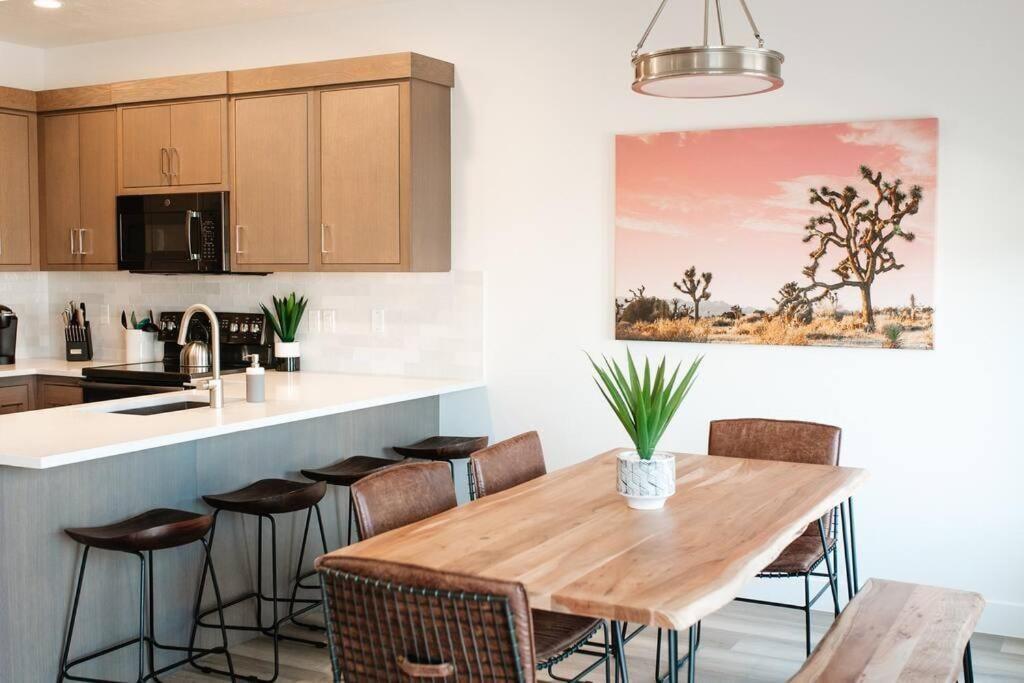 סנט ג'ורג' Zen Trail Retreat - New 5 Bedroom Luxury Condo מראה חיצוני תמונה